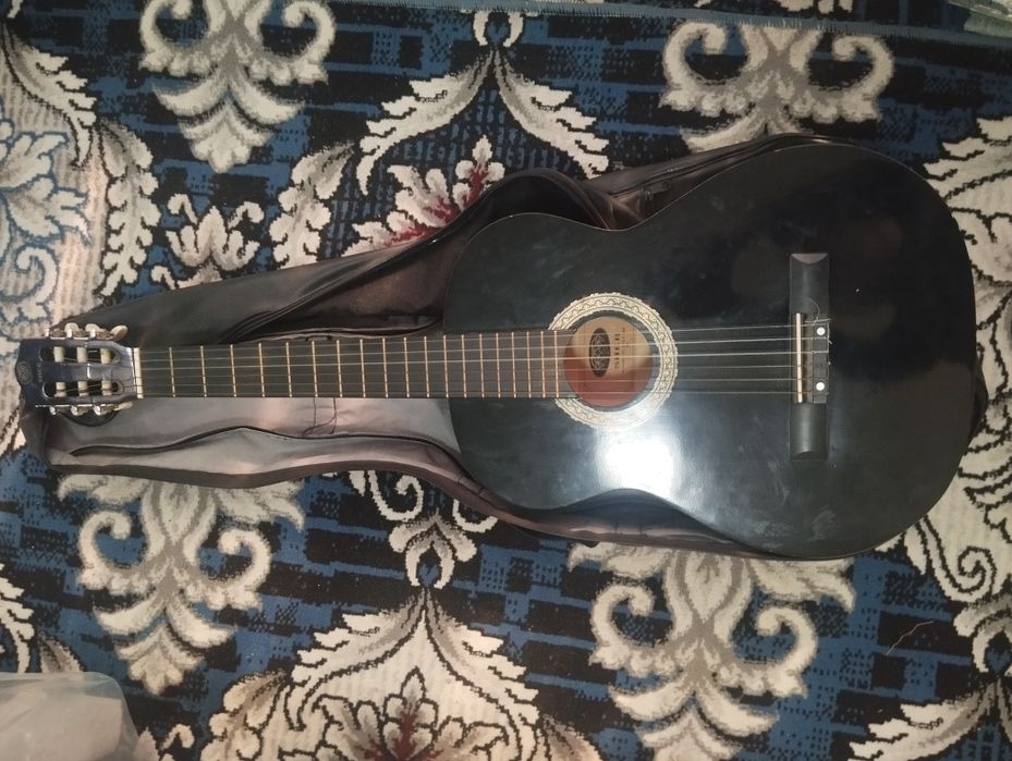 Cllassic gitara sotladi narxi kelshladi