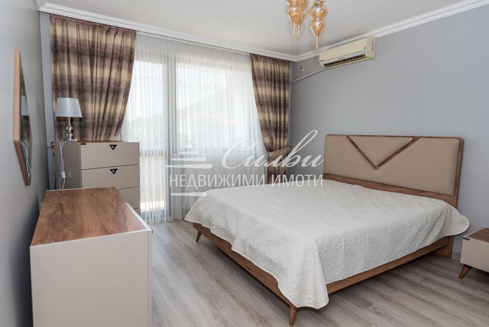 Продава се Четиристаен апартамент в Шумен, 2-ри корпус - 103 кв.м за 1065 €/кв.м - Снимка #3