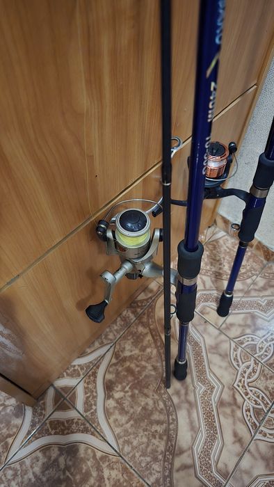 Две въдици за риба