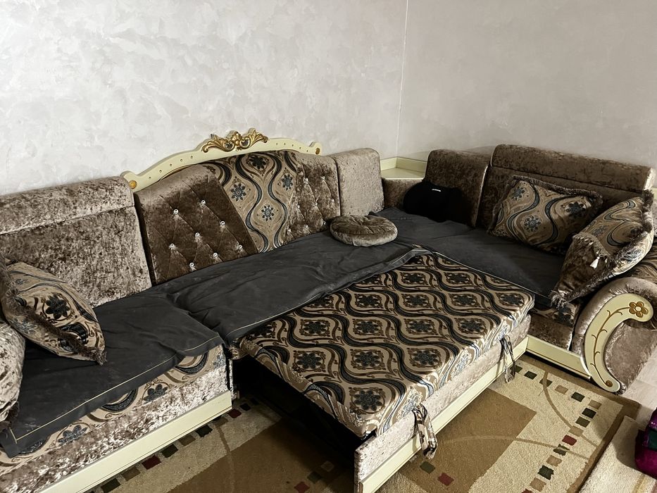 Үлкен бұрыштық диван сатылады