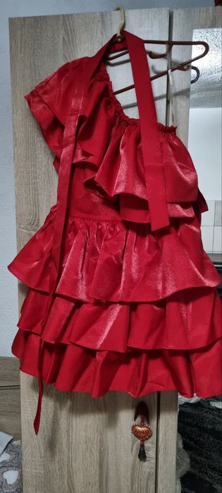 Рокля , обличана един път, като нова