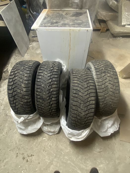 Шины зимние 215/55/17