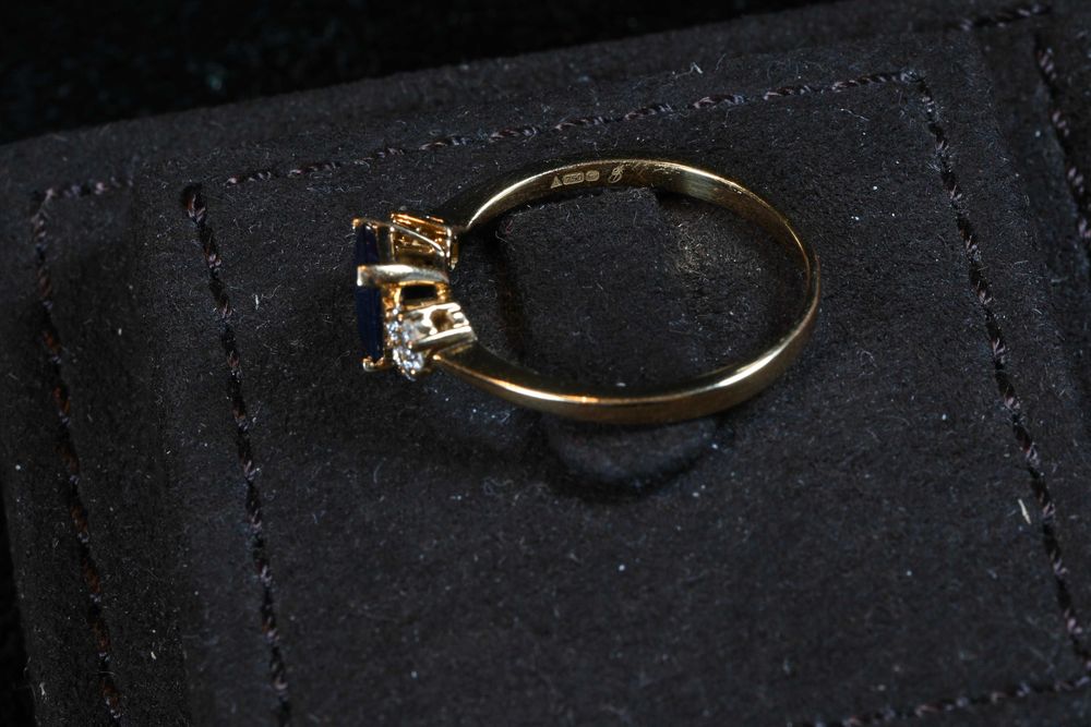 Златен Пръстен 750 (18к) с 14 Диаманта и Сапфир Размер 62