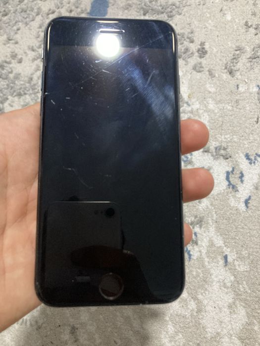 Айфон се 2020 64/73%