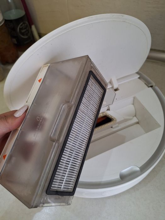 Срочно продам Робот-пылесос Roborock 5 бу