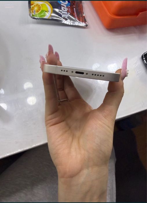 Продам iphone 13