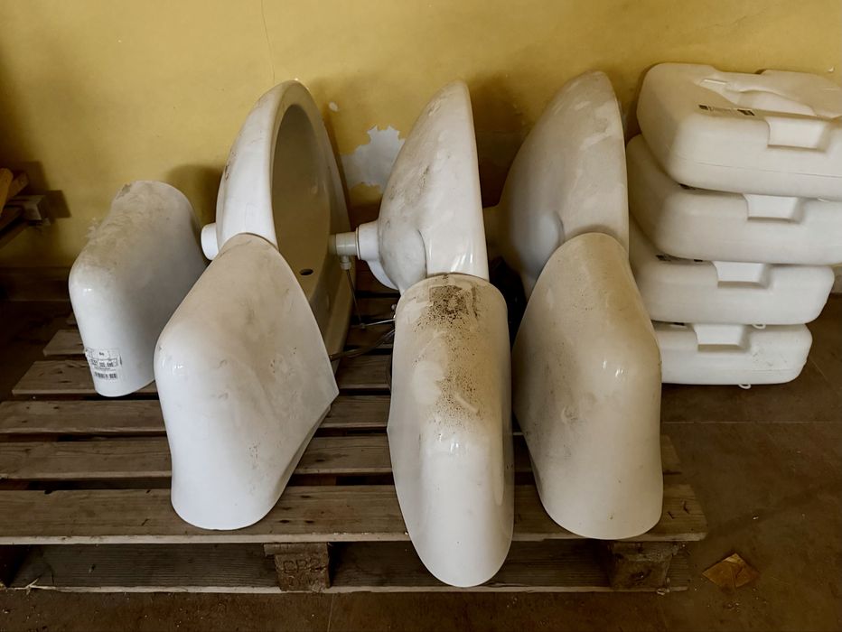 Умивалник Fayans с полуконзола