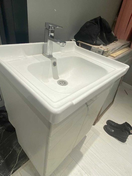 Раковина, шкаф, смеситель