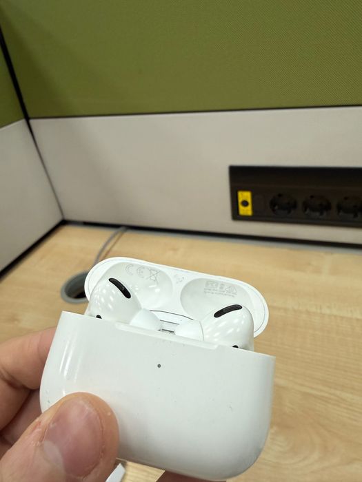 Продам наушники Airpods pro 1