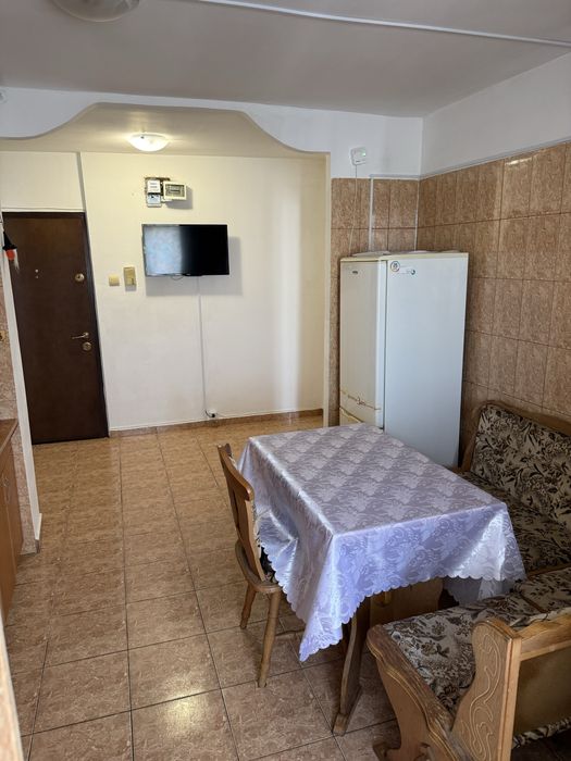Proprietar, inchiriez apartament 2 camere decomandat
