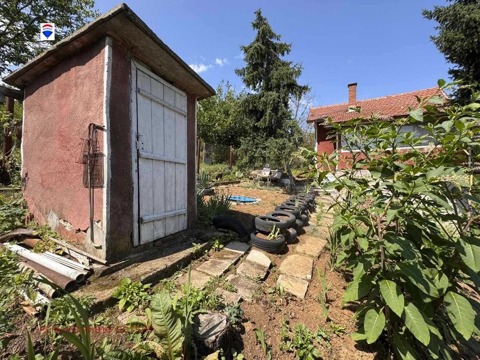 Вила на три етажа с. Николово, местност Дрибак