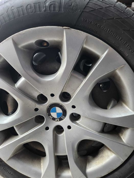 4 Anvelope vara 225/50R17   BMW X1 cu jante tabla si capace originale