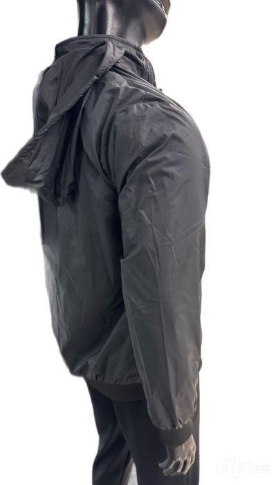 Ветровка мужская L-XL. NIKE.