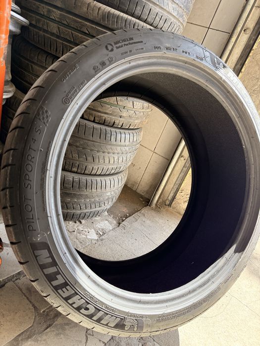Michelin Pilot Sport 4s