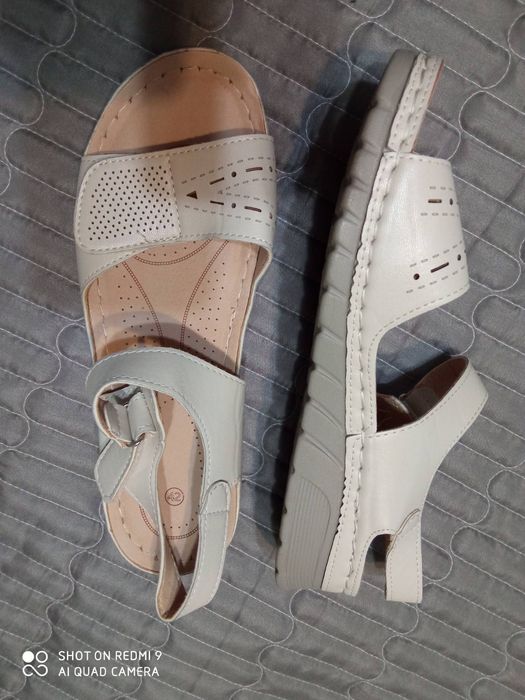 Нови летни обувки, номер 42