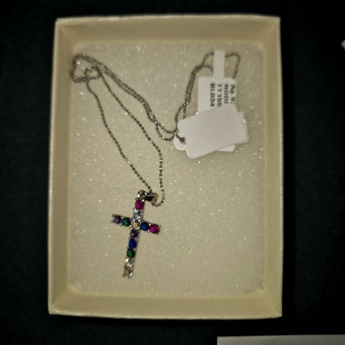 Lantisor de argint cu pietricele Swarovski