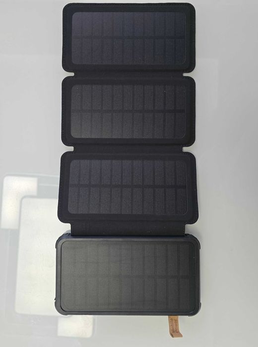 Мощен Соларен Power Bank с 4 броя соларни панели и голяма батерия