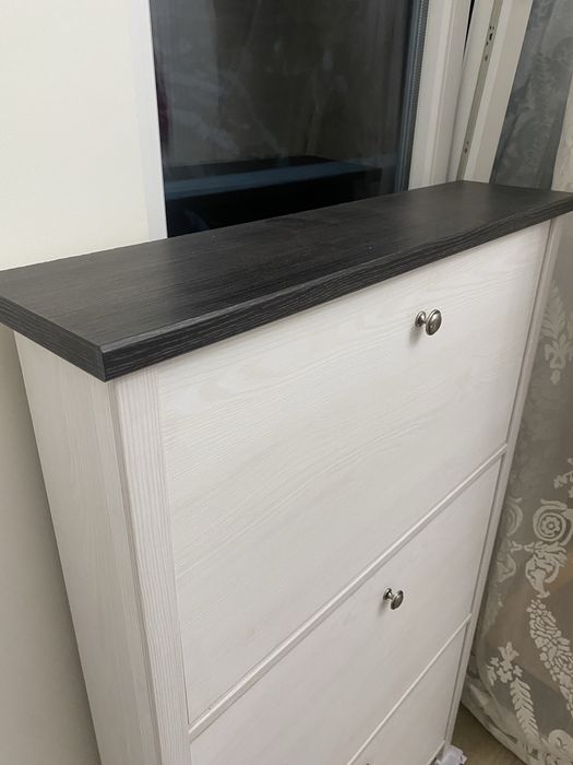 Обувница высокая