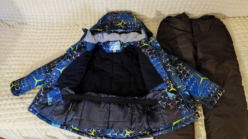 Продам зимний костюм 6-7 лет