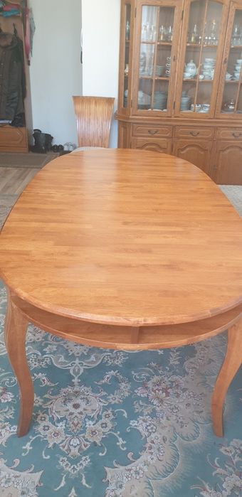 Обеденный стол и 6 стульев