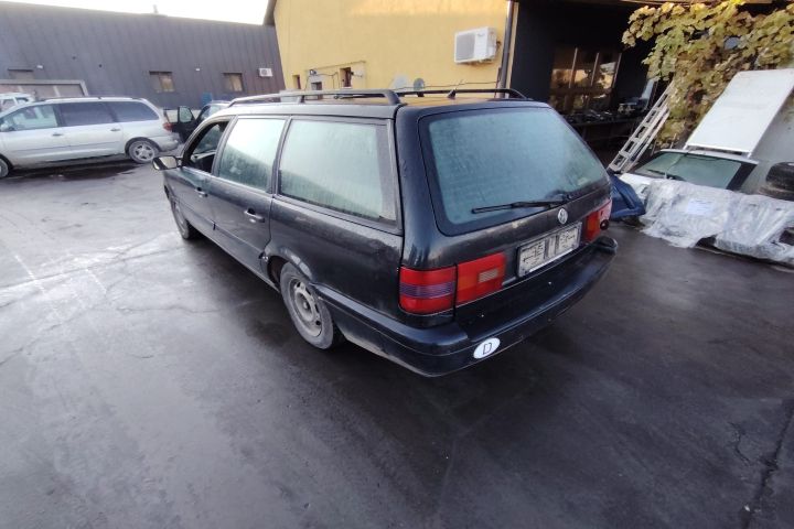 Far dreapta Volkswagen VW Passat 1994 1.9 TDI MT (90 hp)