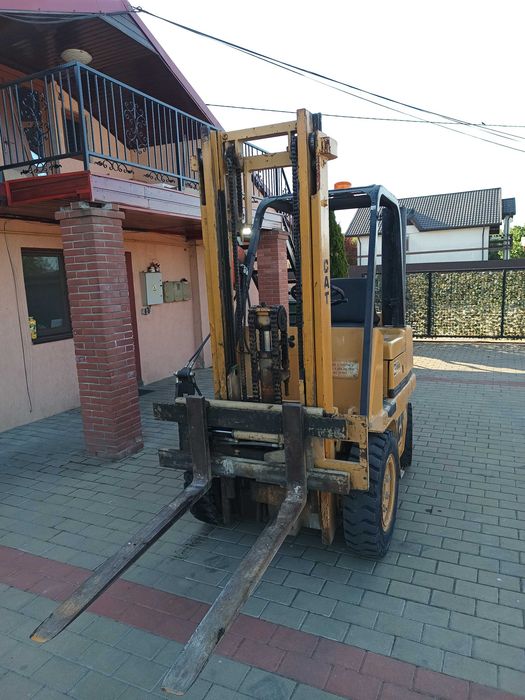 Motostivuitoare Cat si Yale