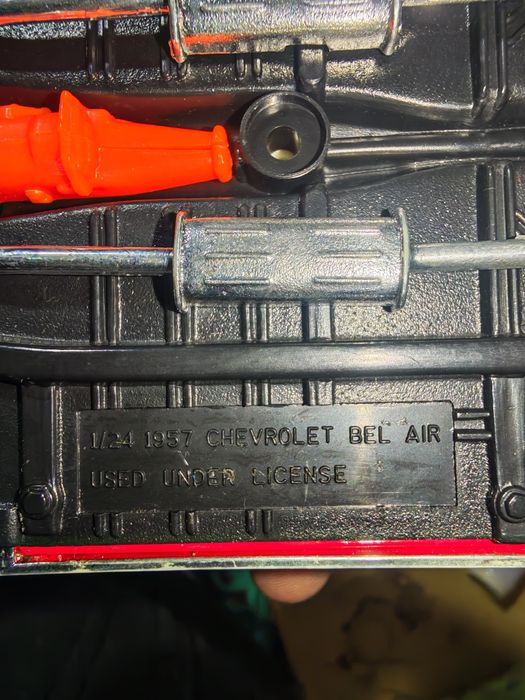 Macheta chevrolet bel air 1957  marime 1:24
