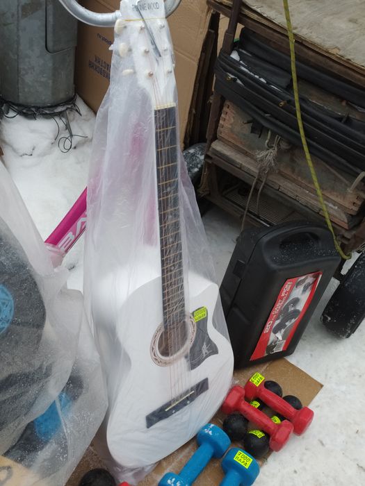 Новая акустическая гитара