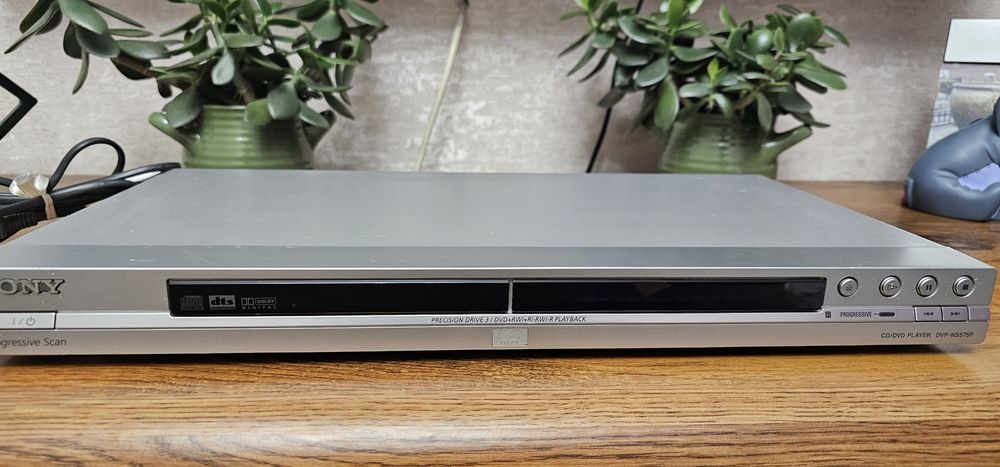 Продам DVD плеер Sony