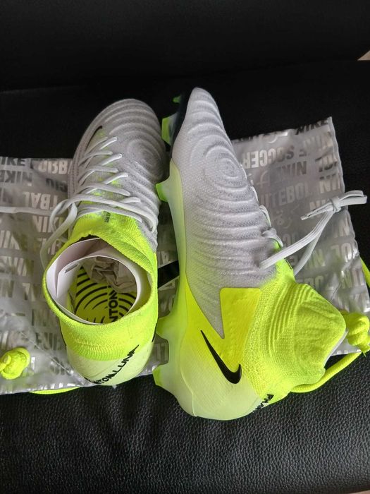 Футболни обувки Nike Phantom Luna