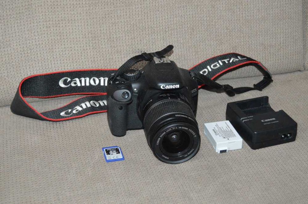 Kit Canon EOS 550D + Obiectiv 18-55mm IS + Card 8gb | Doar 3242 Declanșări!