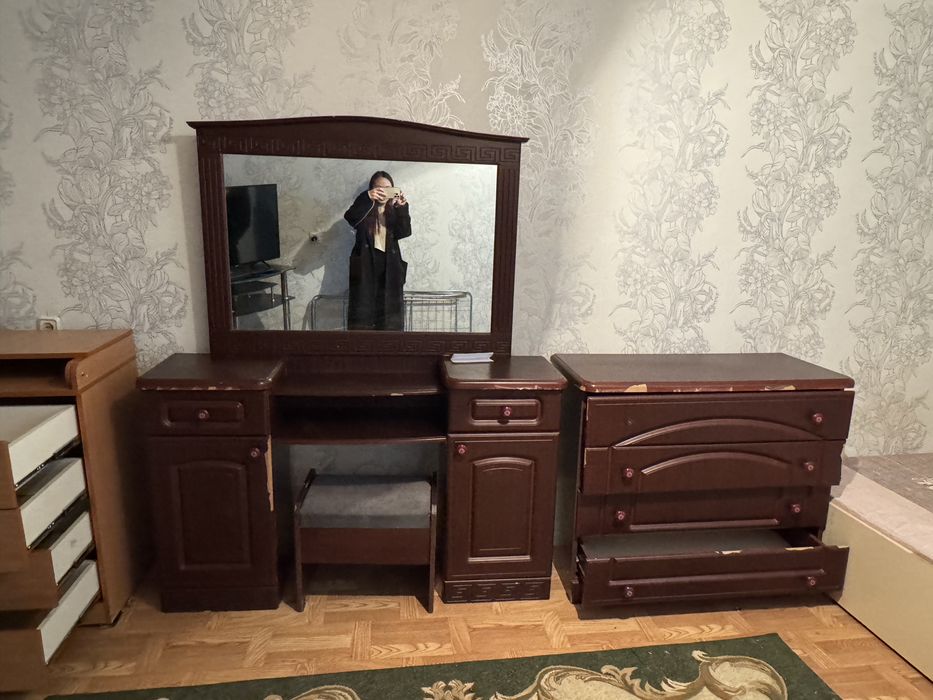 Туалетный столик тумбой