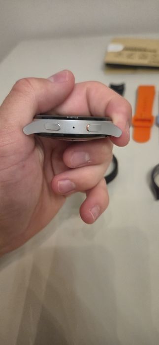 Samsung Galaxy Watch 7 – отлично състояние, с аксесоари и гаранция

Пр