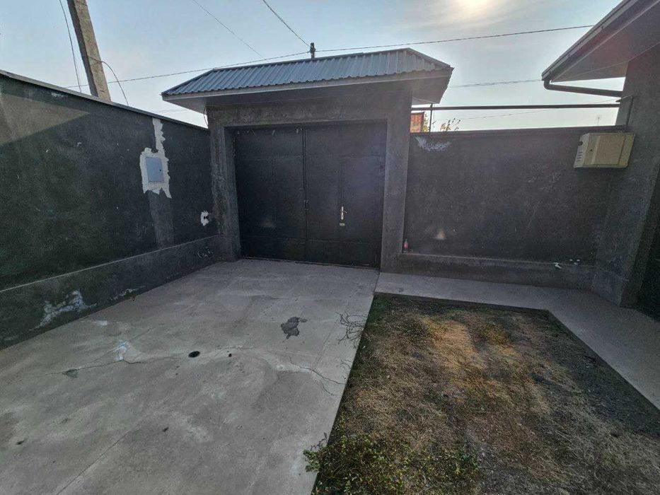 Сергели.Янги Хает. 3 сотихда 4 хонали  уй коробка холатида сотаман .