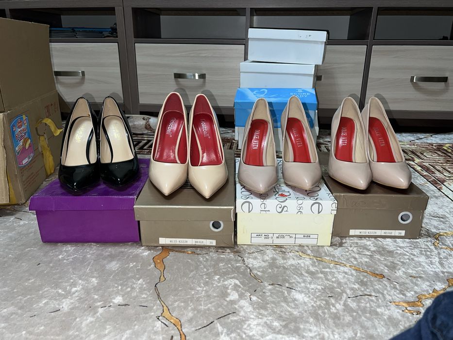 Лабутены разные