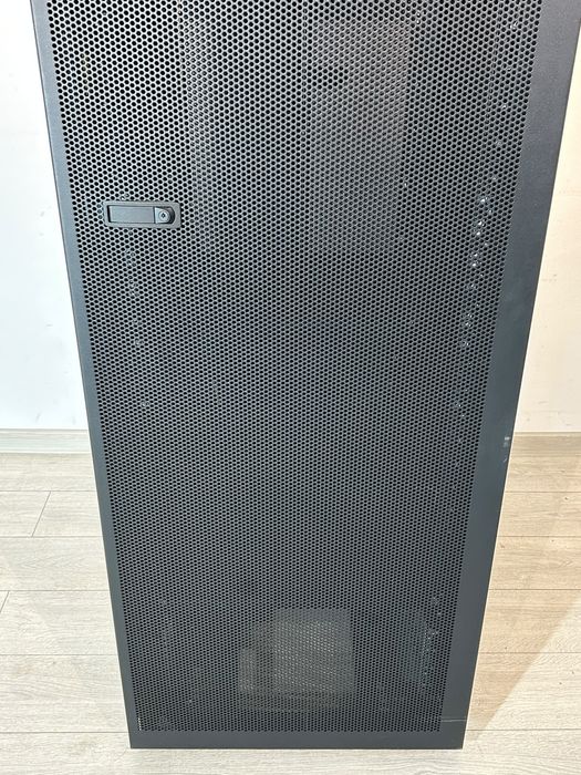 Rack Server IBM de Podea pe Roți, Dulap Cabinet Închis