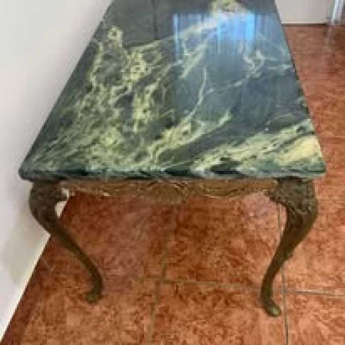 Masa decor living cu blat din marmura verde