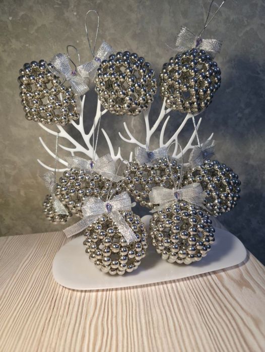 Елочные игрушки...