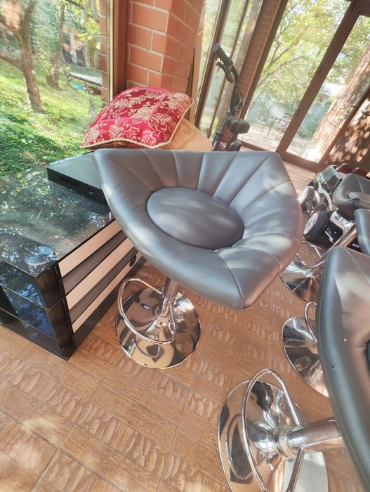 Продам барные стулья