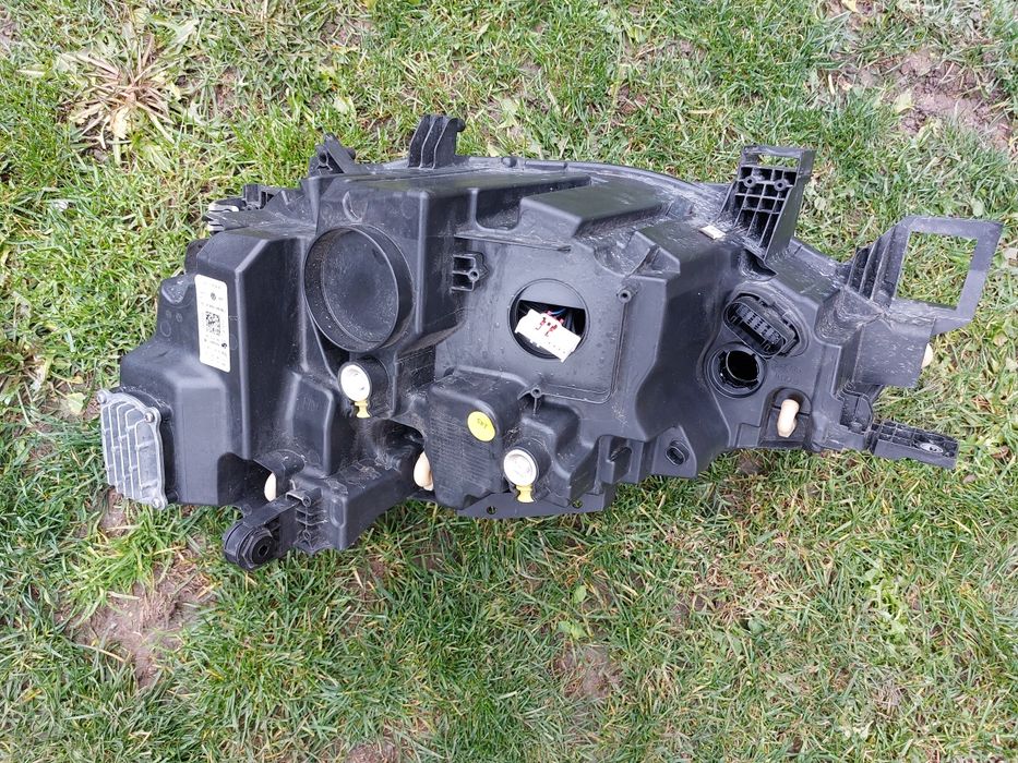 Far dreapta vw id 4 full led cod 11B941006A