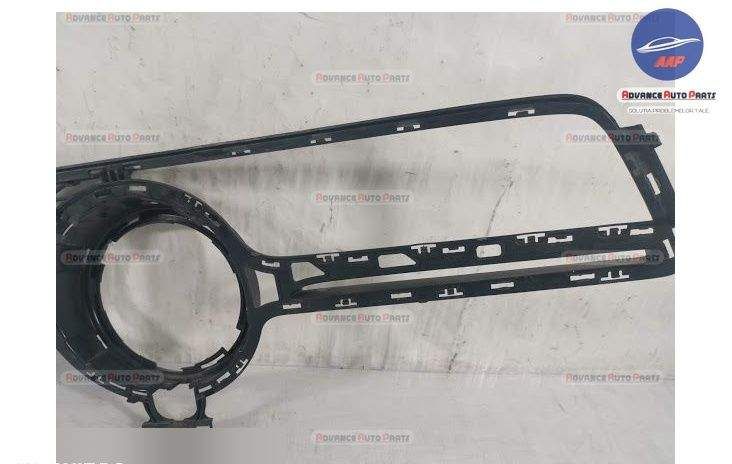 Централна решетка за предна броня, оригинална, включваща пчелна пита д