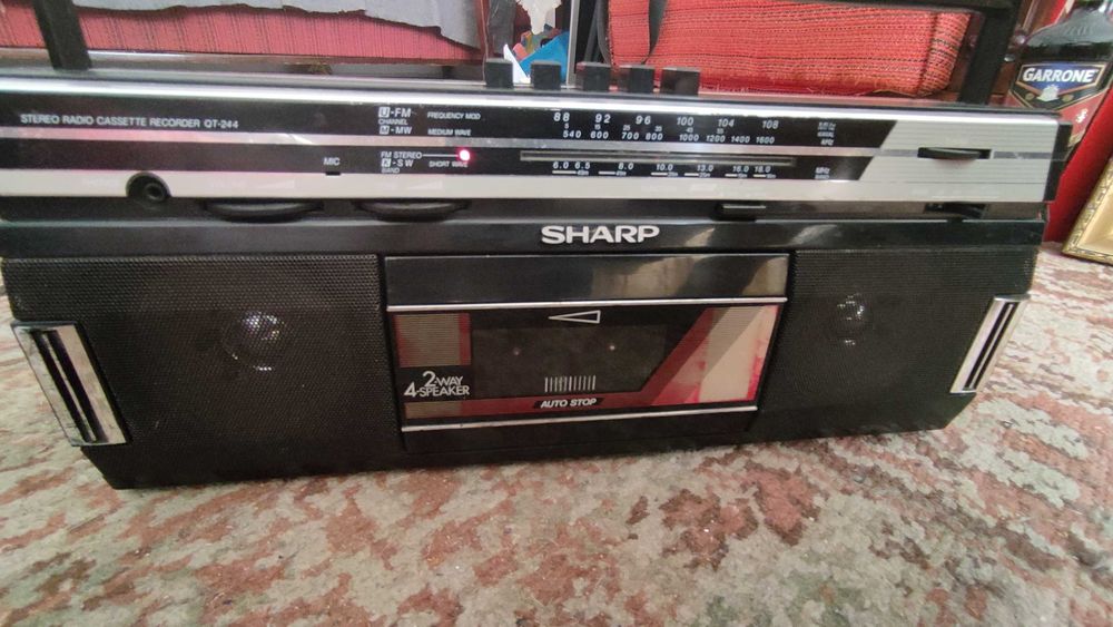 Radiocasetofon Philips, Sharp