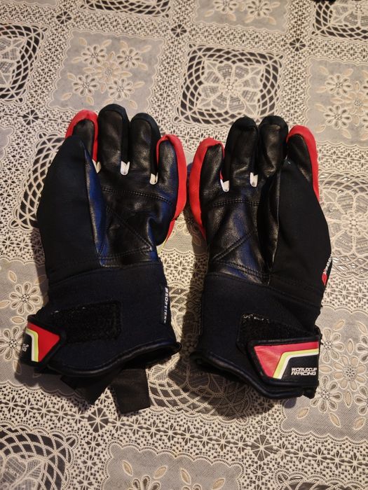 Продавам детски  състезателни  ръкавици leki