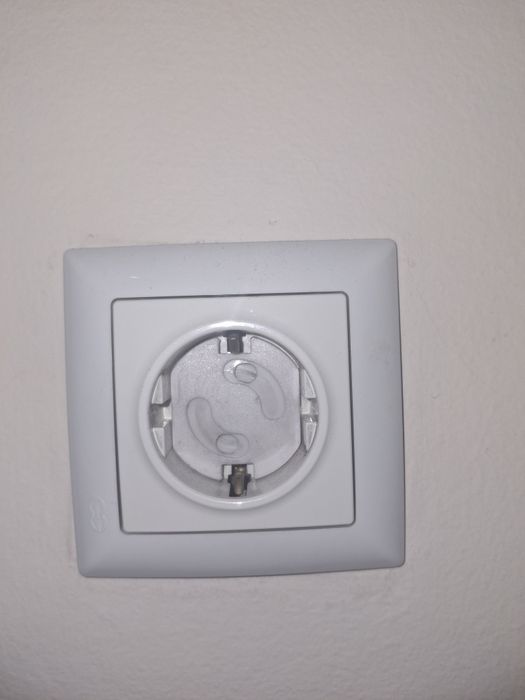 Бебета - предпазители контакти, врати, шкафове