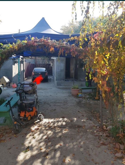 Продам свой  участок в центре , фасад 20м!  5.5 соток.