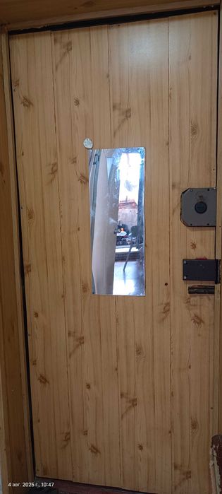 Продам металлическую входную дверь