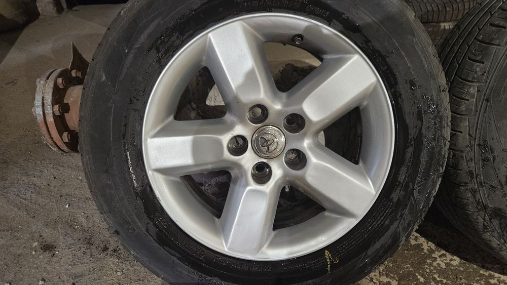 Гуми с джанти за Рав 4