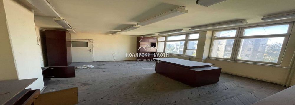 Етаж от административна сграда с 14 офиса