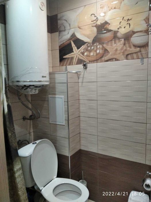 Апартамент три стаи и кухня под наем