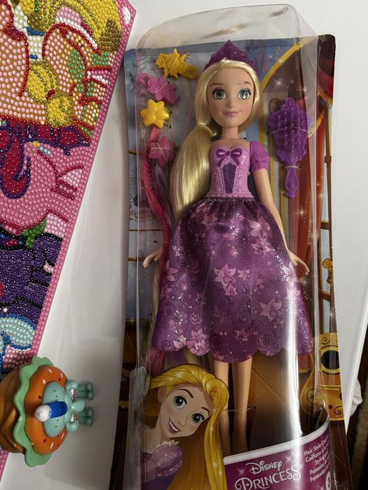 оригинальная кукла рапунцель от хазбро. Полная комплектация.